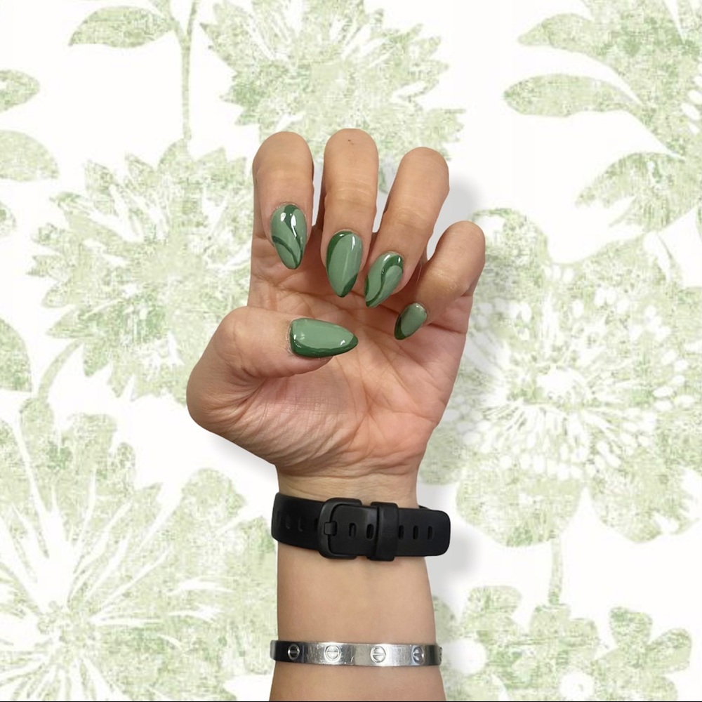 HANDPAINTED NEGATIVE SPACE GEL PRESS ON NAILS